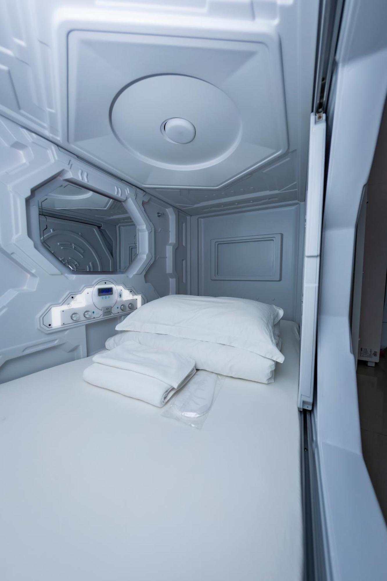Kiwi Capsule Hotel Bangkok Exteriér fotografie